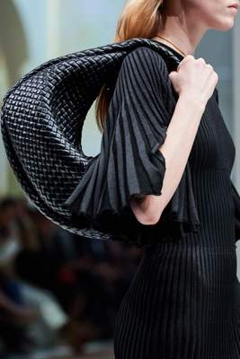 Daniel Lee adopte le tissage intrecciato de Bottega Veneta pour l'automne 2020