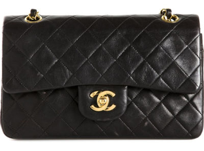 Sac à rabat classique Chanel, 3 599 $ via farfetch.com
