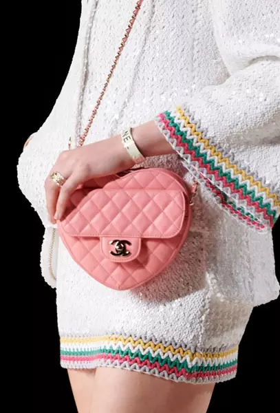 Sac Chanel en forme de cœur