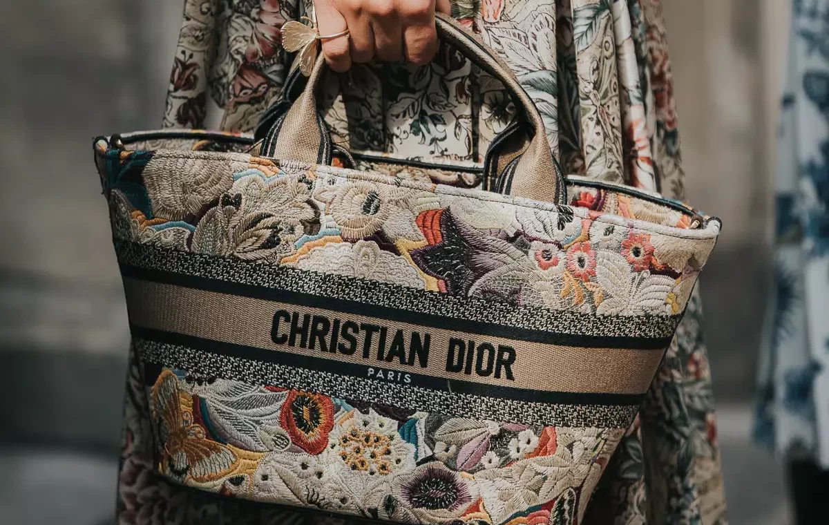 Les coulisses des sacs de la Croisière Dior 2023
