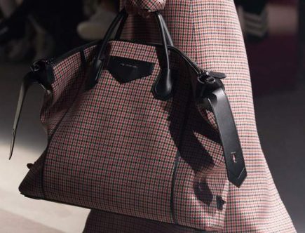 Givenchy choisit des matériaux non traditionnels pour sa collection automne 2020