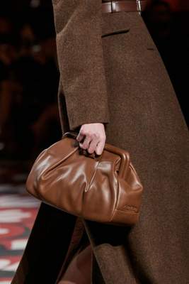 Miu Miu, tout est question de Clutch pour l'automne 2020