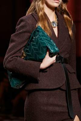 Miu Miu, tout est question de Clutch pour l'automne 2020