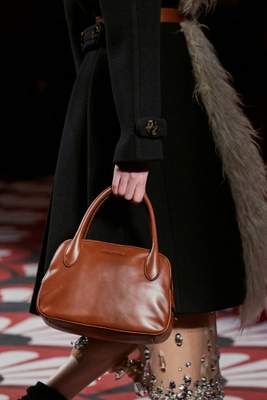 Miu Miu, tout est question de Clutch pour l'automne 2020