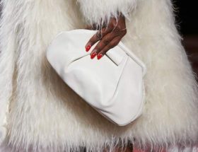 Miu Miu, tout est question de Clutch pour l'automne 2020