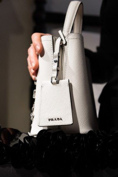 Prada Petit Panier vu de côté