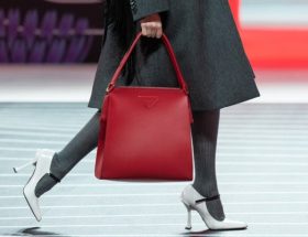 Pour l'automne 2020, Prada s'inspire de ses archives pour ses sacs