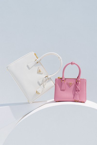 Sac en cuir Galleria Saffiano Blanc Medium mini sac en cuir Galleria Saffiano Rose Petale