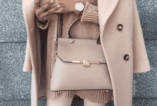 avec quoi porter un sac beige