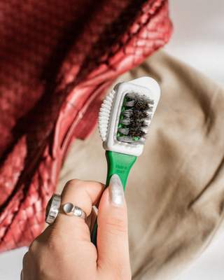 La brosse pour le Nettoyage de la doublure du sac