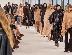 Défilé de la Collection Chloé automne 2024 au style bohémien