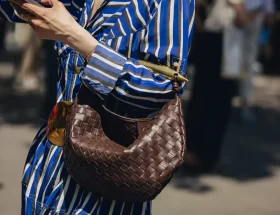 👜 Les sacs les plus en vogue de la Fashion Week Homme à Paris : des créations audacieuses de Loewe et Chanel à ne pas manquer ! 💥💼
