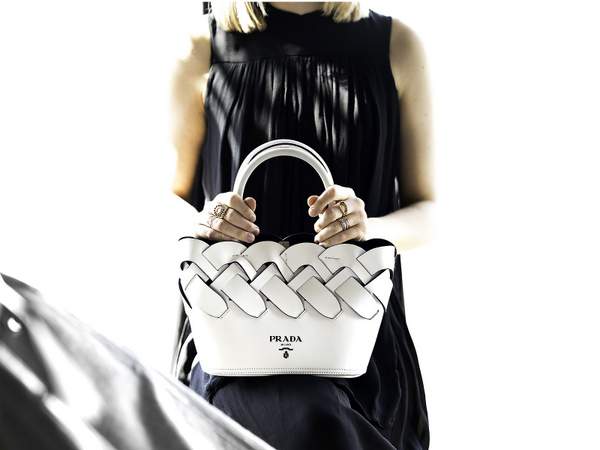 Nouveaux sacs à motifs tissés de Prada