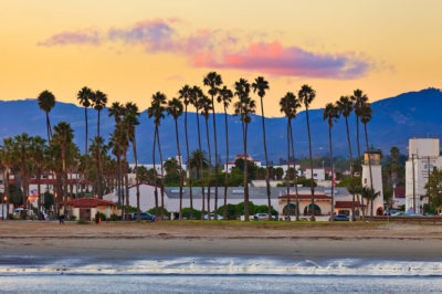 Quel sac à main pour Voyager : les plages avec des toits de tuiles rouges au coucher du soleil Santa Barbara, Californie