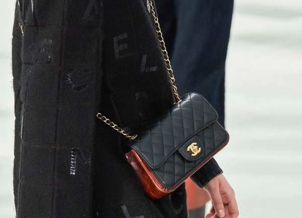Défilé de Chanel, tout est question de sacs classiques pour l'automne 2020